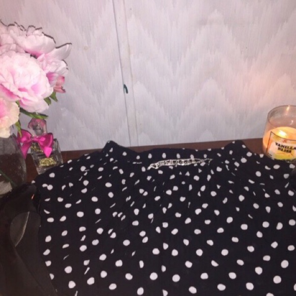 Aeropostale b&w polka dot skater skirt LARGE